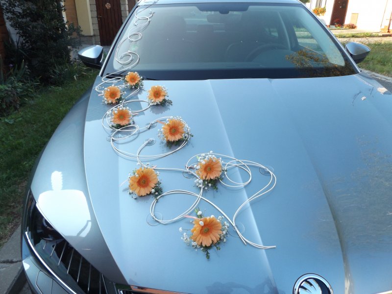 Svatební výzdoba auta.